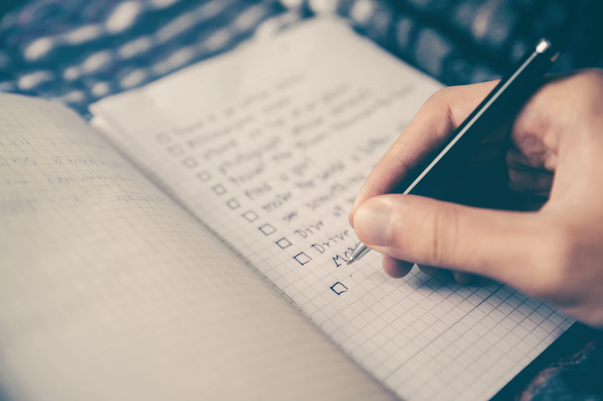 30-60-90 Day Plan Guide: How to Onboard New Hires for Long-Term Success