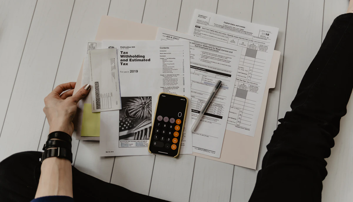 Compensation Benchmarking: How to Set Salaries That Win Candidates Without Overpaying | featured image